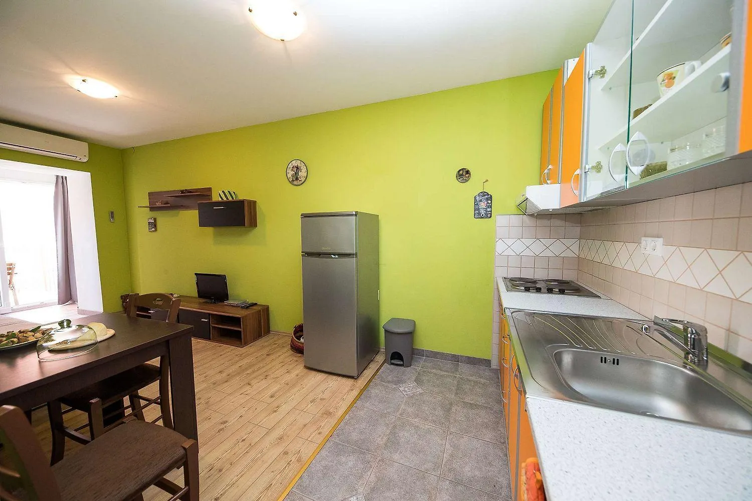 Charmantes Apartment Nur 300 Meter Zum Strand Mit Meerblick, Waschmaschine, Wifi Crikvenica