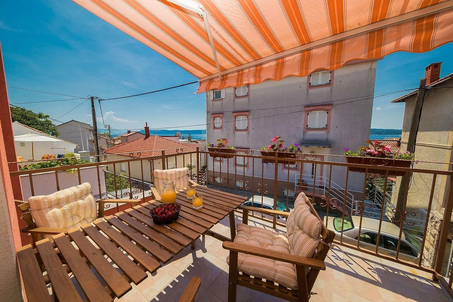 Charmantes Apartment Nur 300 Meter Zum Strand Mit Meerblick, Waschmaschine, Wifi Crikvenica