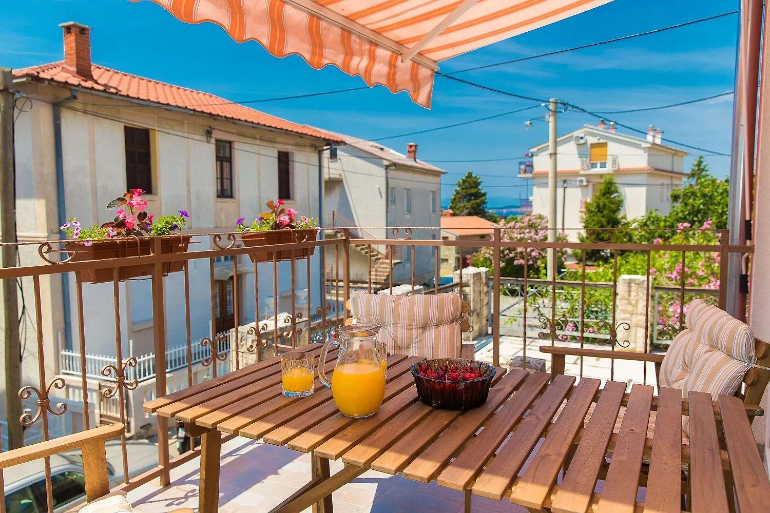 Charmantes Apartment Nur 300 Meter Zum Strand Mit Meerblick, Waschmaschine, Wifi Crikvenica