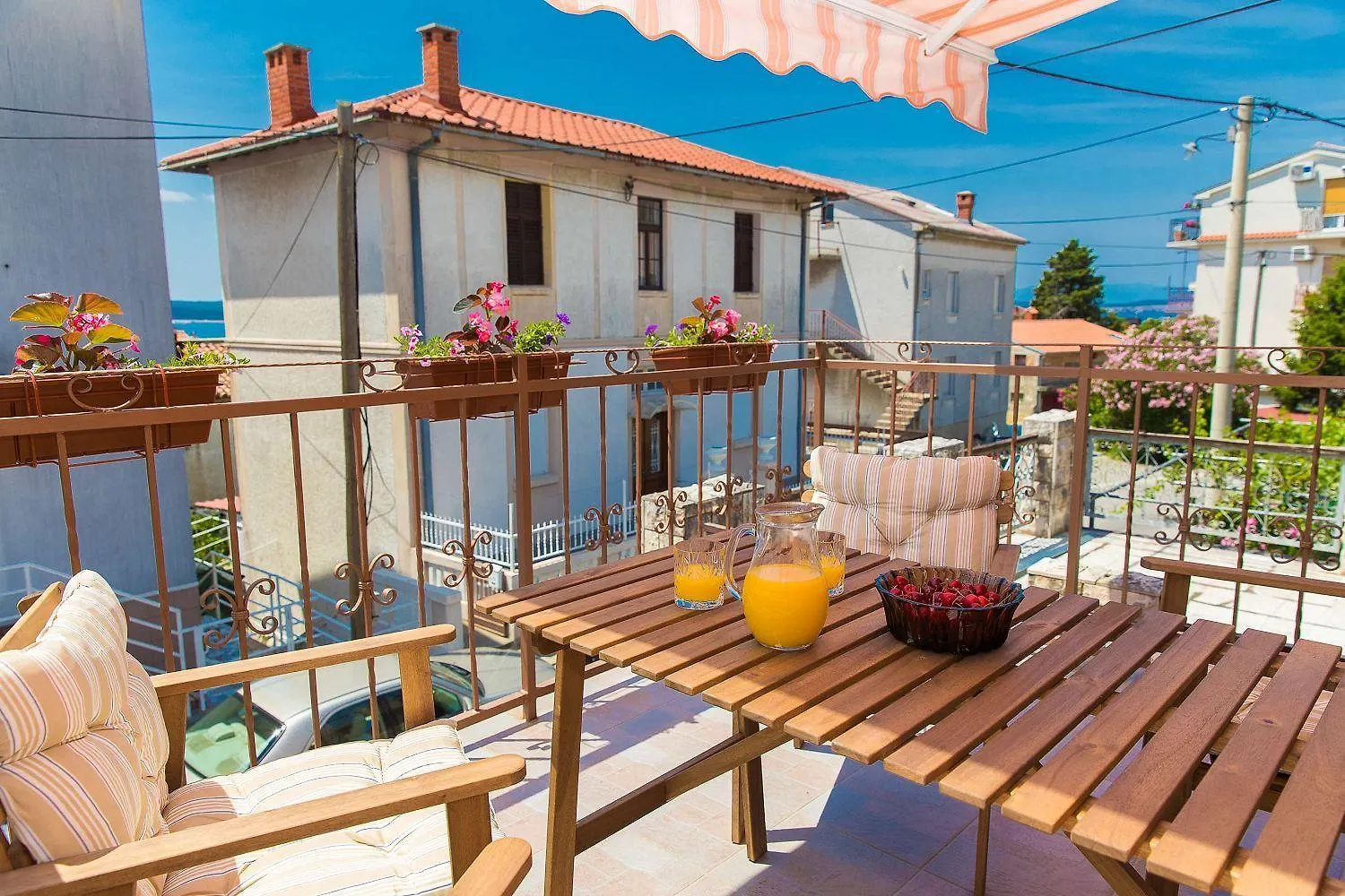 Charmantes Apartment Nur 300 Meter Zum Strand Mit Meerblick, Waschmaschine, Wifi Crikvenica