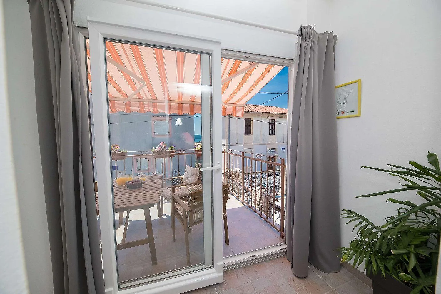 Charmantes Apartment Nur 300 Meter Zum Strand Mit Meerblick, Waschmaschine, Wifi Crikvenica